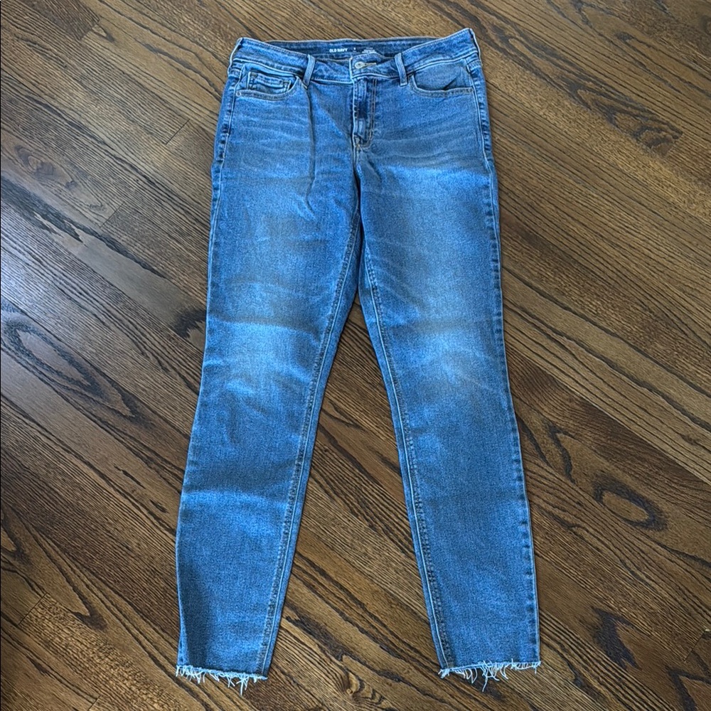 B4 Old Navy Women's 6 Long Mid-arise Distressed Blue Skinny Jeans